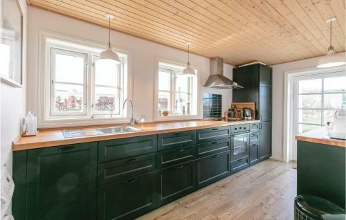 Three-bedroom Holiday Home In Svaneke