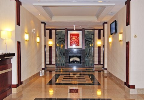 Hotel Holiday Inn Express Ottawa Airport