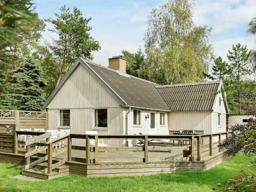 Two-bedroom Holiday Home In Aakirkeby 8