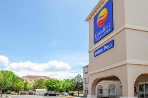Hotel Comfort Inn & Suites North