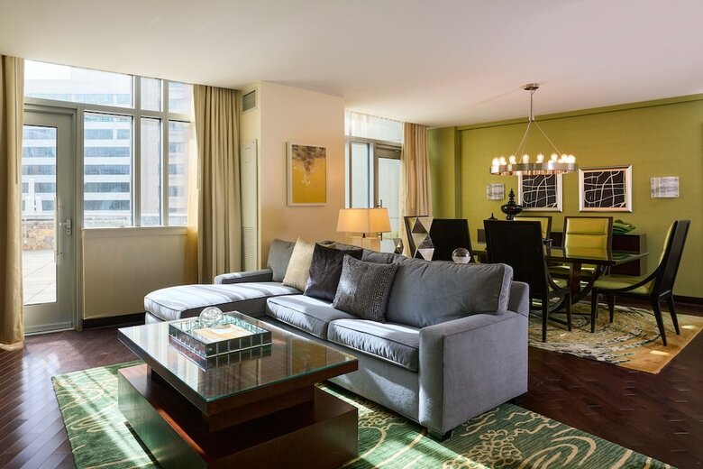 Renaissance Arlington Capital View Hotel April2011