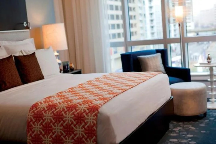 Renaissance Arlington Capital View Hotel April2011
