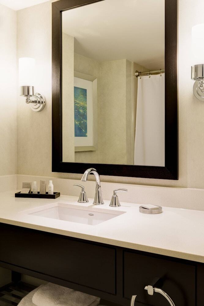 Renaissance Arlington Capital View Hotel April2011