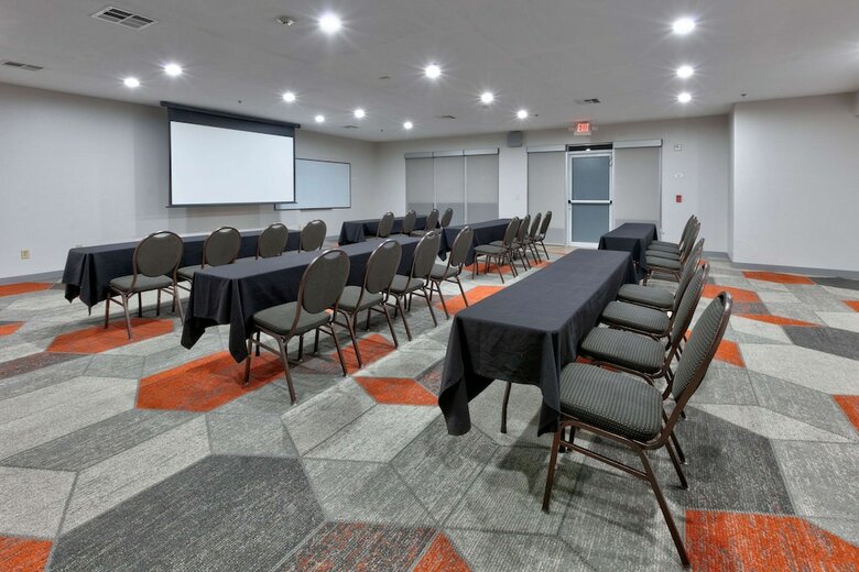 Hotel Comfort Suites Arlington