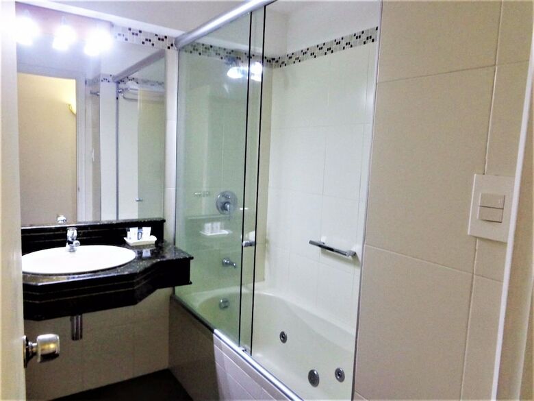 Hotel Balmoral Plaza