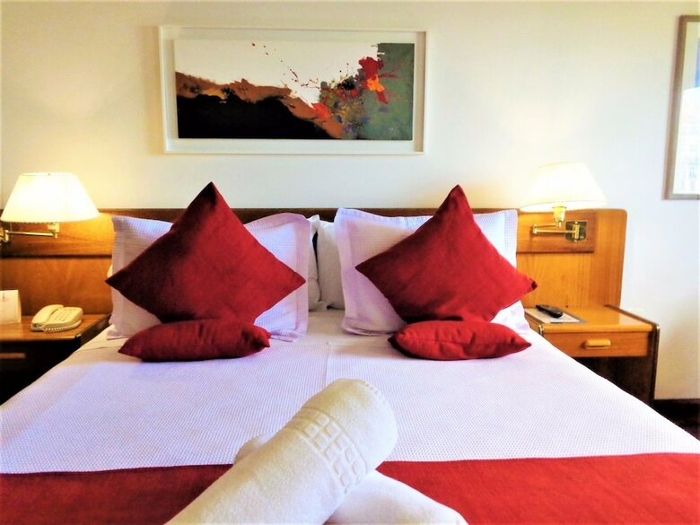 Hotel Balmoral Plaza