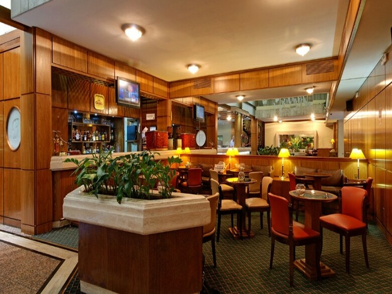 Hotel Balmoral Plaza