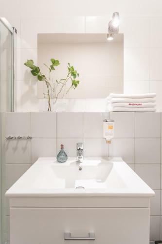 Deluxe Apartments By The Railway Station