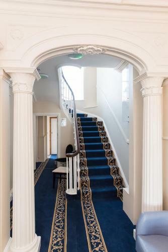 Apartment (3rd Floor) 47 Marine Terrace