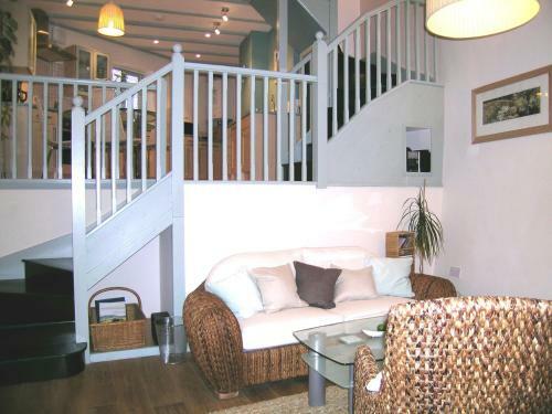 Alston Art Apartments