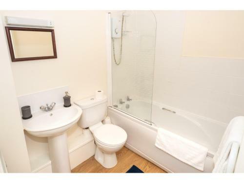 Bright & Modern, 1 Bedroom Apartment For Up To 4