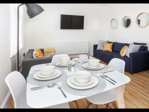 Apartment 5 Blue Bridge Court