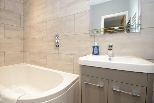 Apartamento Froghall Suites
