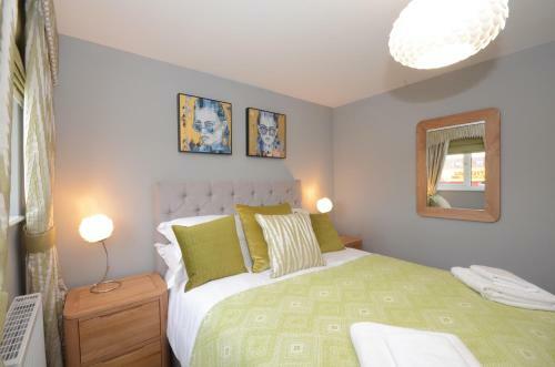 Apartamento Froghall Suites
