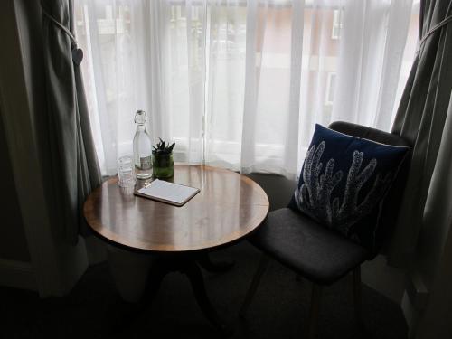 Bed & Breakfast Stone's Throw Guest House
