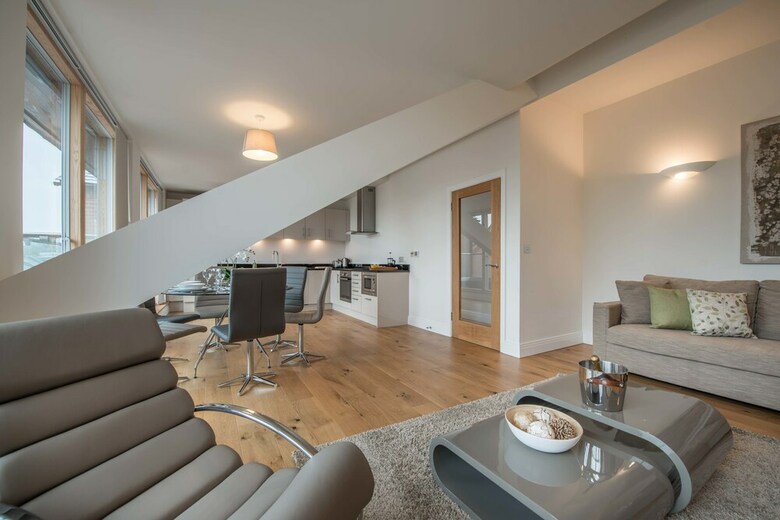Hampden Apartments - The Victoria