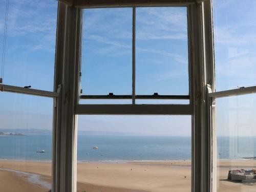 2 Beachtop Court Apartments, Tenby
