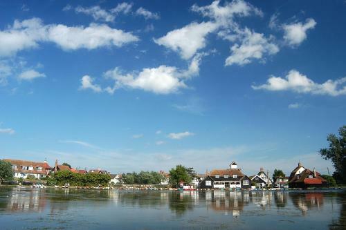 1 South Cottages With Guest Wing