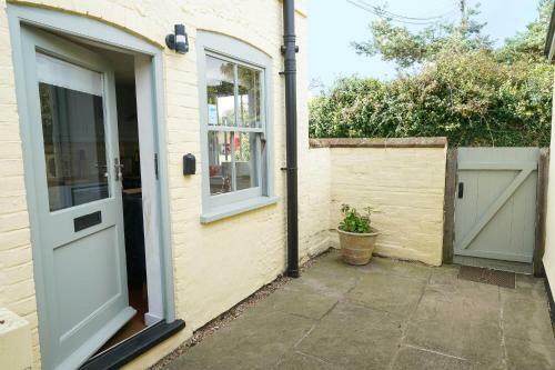 1 South Cottages With Guest Wing