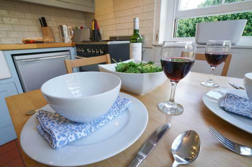 1 South Cottages With Guest Wing