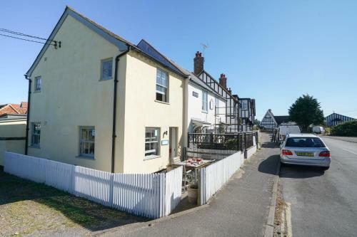 1 South Cottages With Guest Wing
