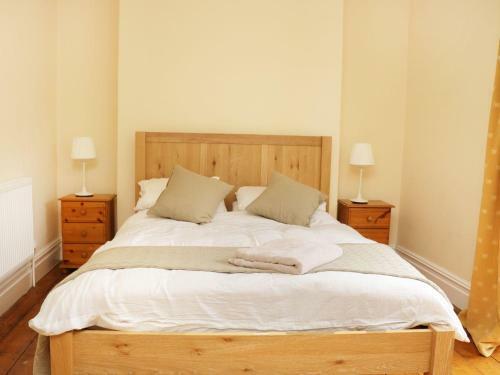 44 Heathcliff Cottage, Swansea