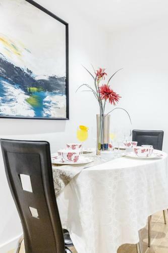 Royal Reign Apartments