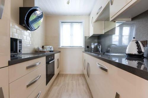 Villa Luxury 3 Bed Home By The Lake