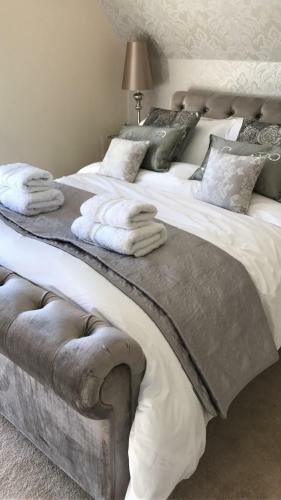 Villa Luxury 3 Bed Home By The Lake