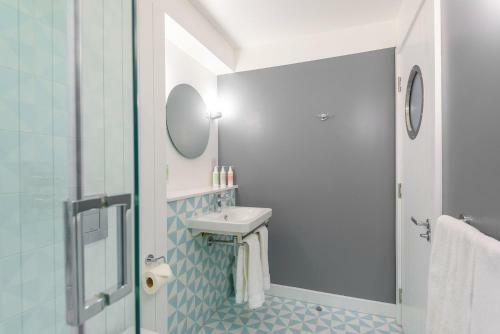 Hotel Room2 Southampton Hometel
