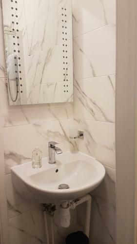 Hostal Carmel Serviced Rooms