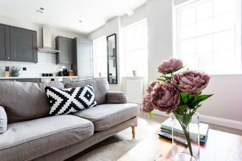 Shades Of Grey - 2 Bed Apartment