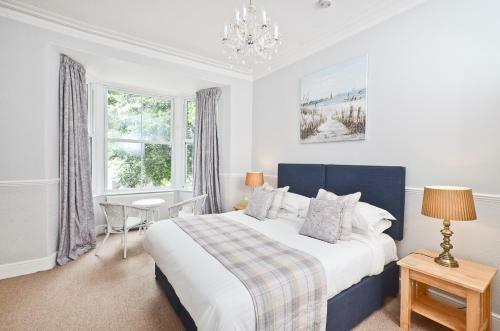 Hostal Elmsdale Guest House