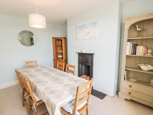 Drws Y Nant, Pwllheli