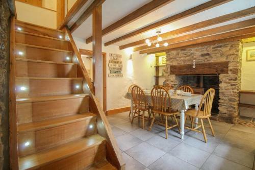 Hollowtree Cottage