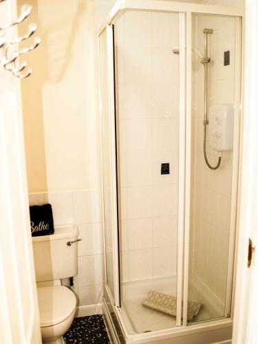 King Court Apartment