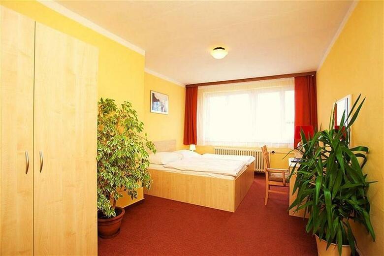 Charles Central Hotel