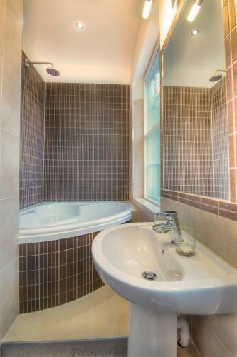 The Elephant & Castle Hotel