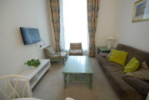Stay-in Apartments Queensway