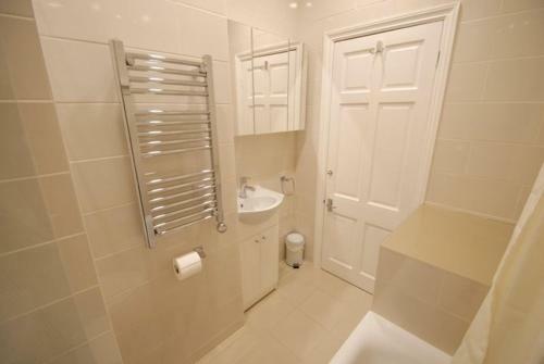 Stay-in Apartments Queensway
