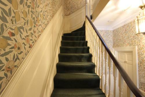 Stay-in Apartments Queensway