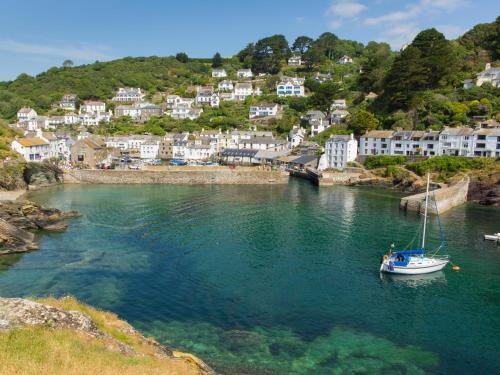 Betty's Place, Looe