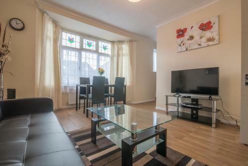 Hostal Two Bedroom Serviced And Fully Equipped House