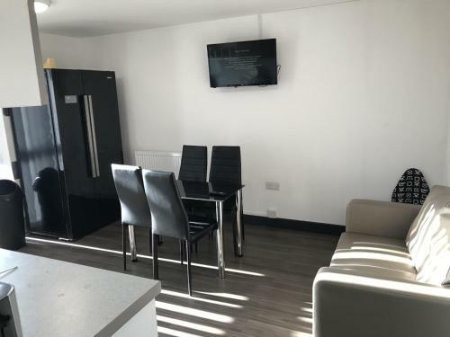 Hotel Home N Away Ensuite Room