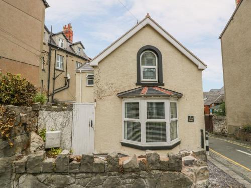 Ty Cornel Bach, Llandudno