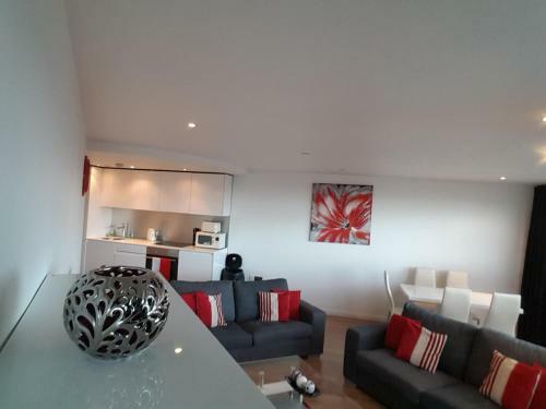 Two Bed Modern City Center Apartment With Gorgeous Views