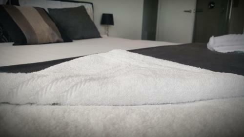 Two Bed Modern City Center Apartment With Gorgeous Views