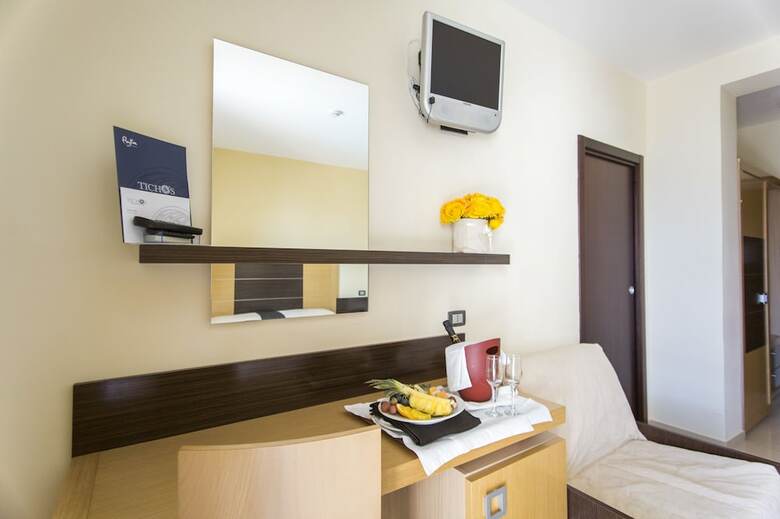Hotel Ticho`s Club