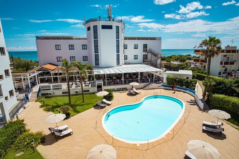Hotel Ticho`s Club