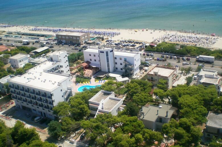 Hotel Ticho`s Club